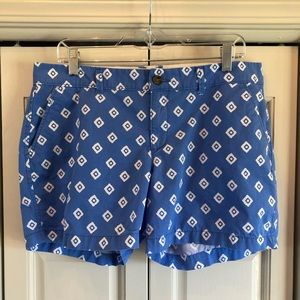 Old Navy, coneflower blue & white patterned 5” shorts, L